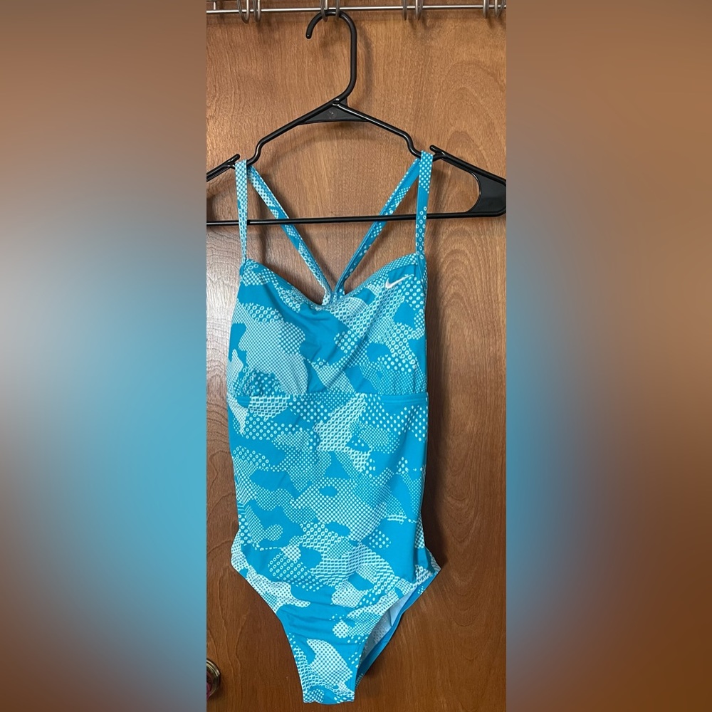 Nike Medium One Piece Swimsuit